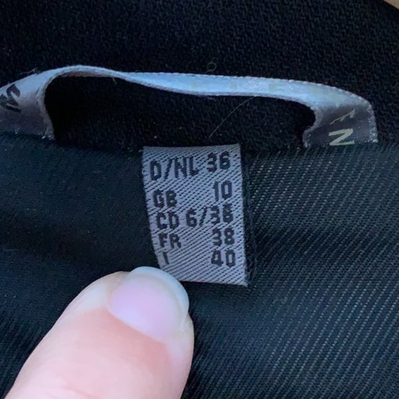 Black blazer - Picture 3 of 4